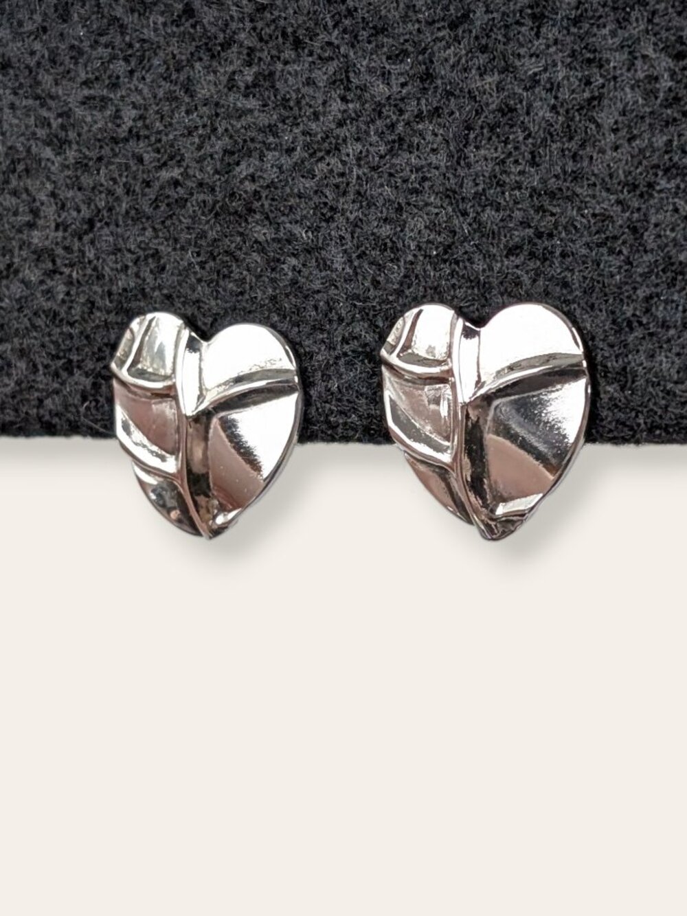 Vintage 80s Leafy Heart Stud Earrings